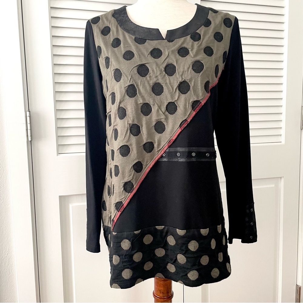 Zoe by Michael Phillips Mixed Media Knit Tunic Top.  Size P/S
